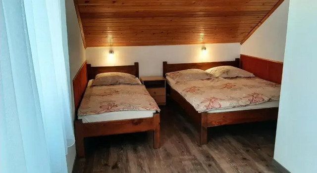 11 féröhelyes apartman, Забронировать Апартаменты/квартира Отели Балатонлелле с парковкой, Парковка