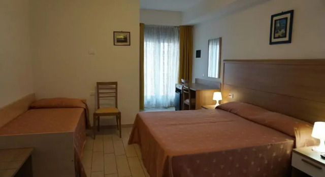 Standard Dreier Zimmer Hotel Ideal Sottomarina