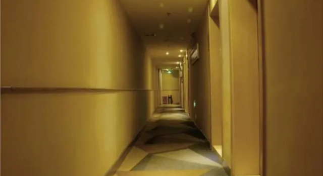 City Comfort Inn Hechi Zhongxin Square, Book Hotel Hoteller i Hechi med parkering, Parkering