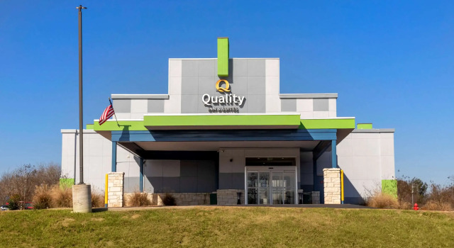 Quality Inn & Suites Elgin, Забронировать Отель Отели Texas Hill Country с завтраком, Завтраки
