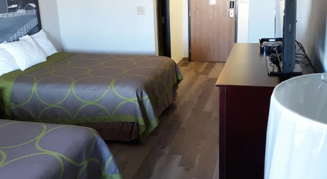Firedobbelt suite Super 8 by Wyndham Bethany MO