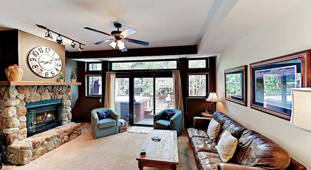 New Listing! Warriors Mark Townhome W/ Hot Tub 3 Bedroom Townhouse, Rezerwuj Dom wakacyjny Hotele w Vail Ski z parkingiem, Parking