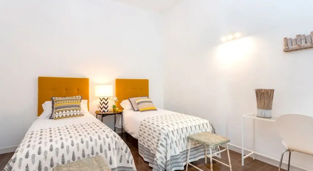 Апартаменты Fabulous Apartment Close to Commercial Area. Larios