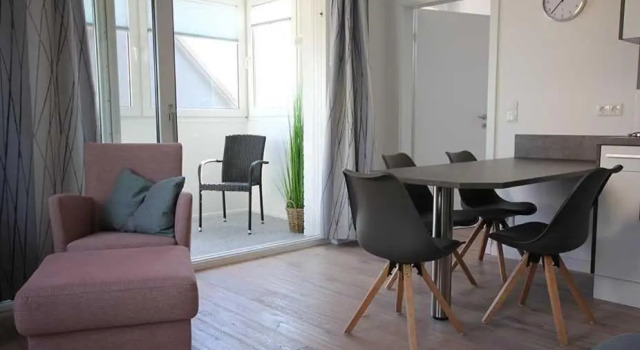 Grosse-Ferienwohnung-3-mit-Meerblick-und-Strandkorb-im-Haus-Seeluft-Duhnen
