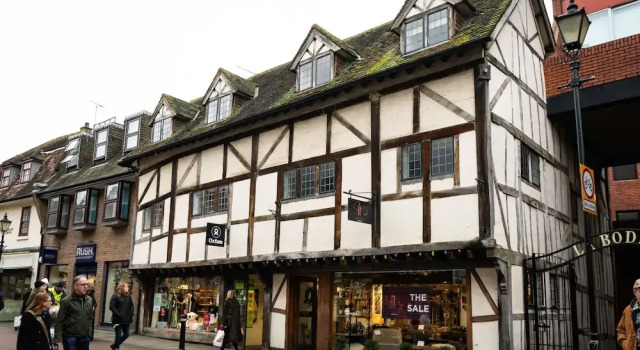 Karah Suites - Queen Annes Court