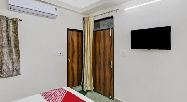 OYO Flagship 70198 Madhuban Residency