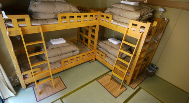Кровать в общем номере Kyoto Hana Hostel