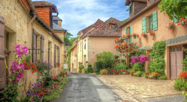 Lovely holiday home in Biron with fenced swimming pool, Rezerwuj Hotel Biron Red Perigord