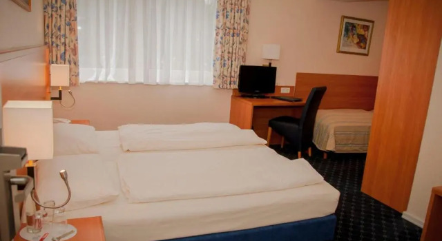 Трёхместный номер Standard Elbbrücken Hotel