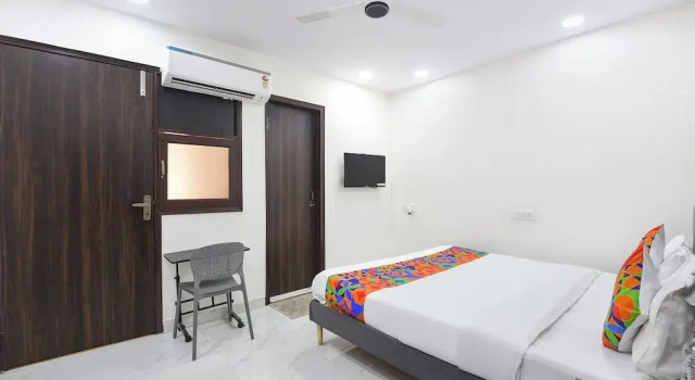 Номер Deluxe FabHotel Resto Relax
