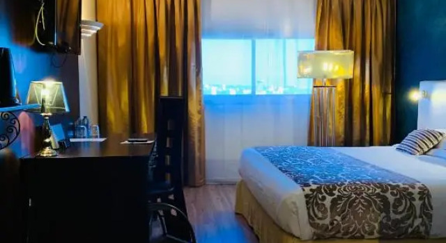 Номер Deluxe Grand Hôtel de Nîmes 4 étoiles