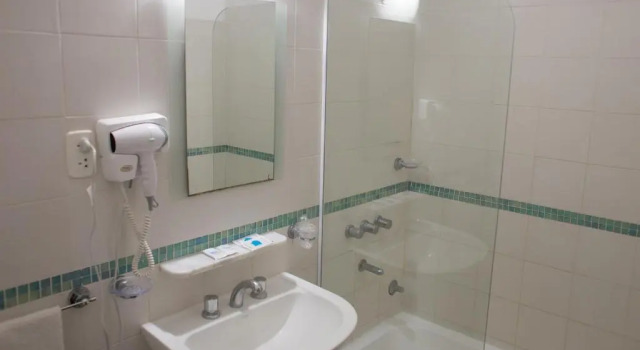 Трёхместный номер Standard Hotel Milton
