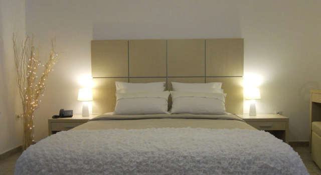 Kosmitis Suites & Villas, Prenota Hotel Naoussa Paro
