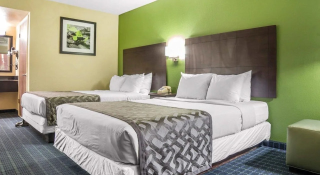 Четырёхместный номер Standard с красивым видом из окна Rodeway Inn & Suites Needles