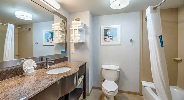 Двухместный люкс c 1 комнатой Hampton Inn Oakland-Hayward