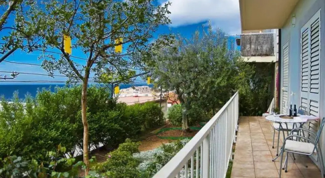 Апартаменты c 1 комнатой с балконом и с частичным видом на море Sipa Apartments