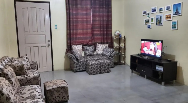 Alona's Vacation Home, Rezerwuj Hotel Hotele w Ilocos Region z parkingiem, Parking