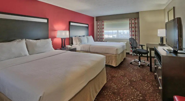 Четырёхместный номер Standard Holiday Inn & Suites Albuquerque Airport by IHG