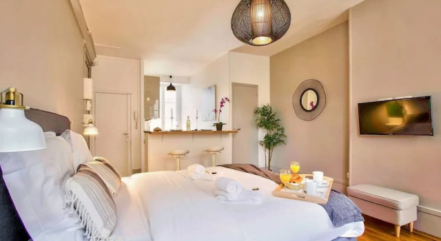 Amazing Location "saint Germain", Забронировать Отель 6-й округ: Сен-Жермен Париж, рядом с Станция метро Solférino