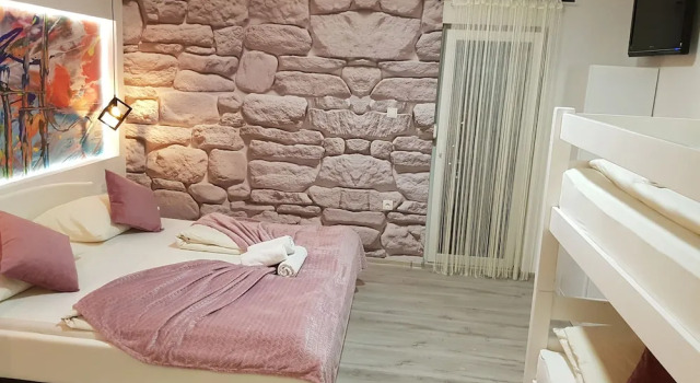 Четырёхместный номер Standard с видом на внутренний двор Hotel Villa Nadin