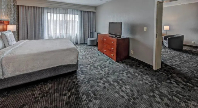 Courtyard Newport News Airport, Rezerwuj Hotel Newport News 