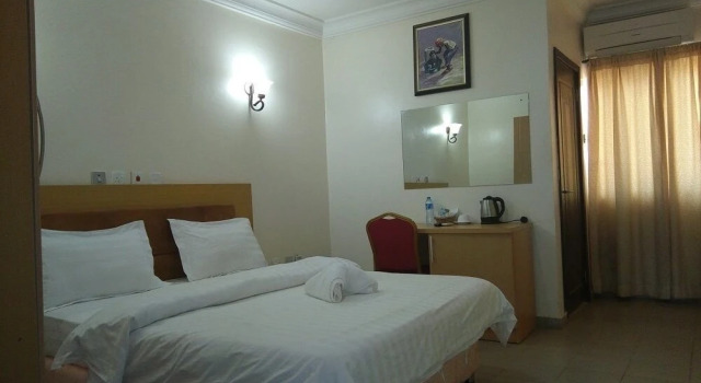 206 Exclusive Hotel