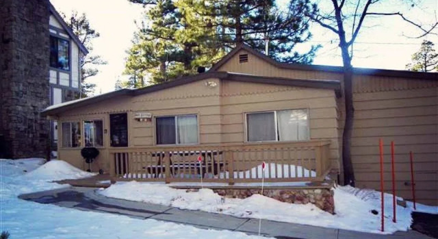 Blue Jay Cabin, Varaa Hotelli Hotellit Big Bear Lake pysäköinnillä, Pysäköinti