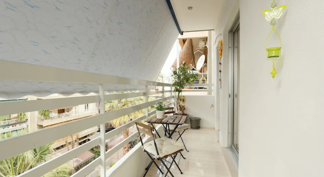 Апартаменты с 2 комнатами с балконом Cosy & Bright 2 Bedroom Apartment in Koukaki