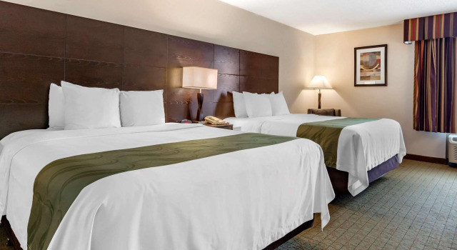 Четырёхместный номер Standard Quality Inn & Suites Escanaba North
