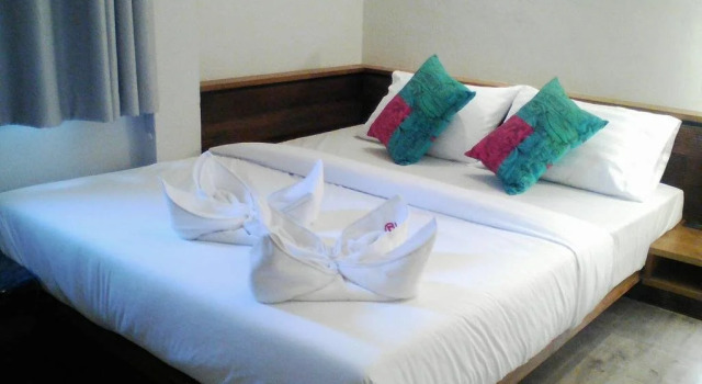 Sri Isan Hotel, Varaa Hotelli Hotellit North-Eastern Thailand pysäköinnillä, Pysäköinti