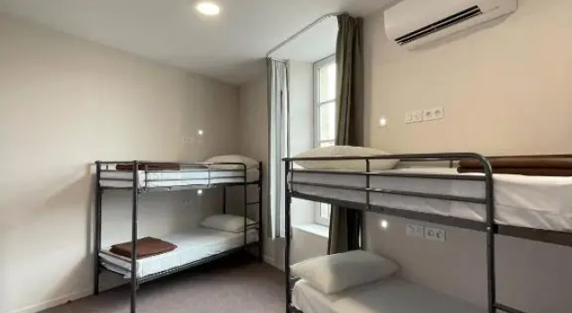 Кровать в общем номере (женский номер) Hostel Flamingo Nîmes Gare Centre