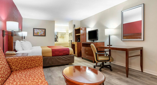 Econo Lodge Pearl - Jackson, Varaa Hotelli Hotellit New England uima-altaalla, Uima-allas