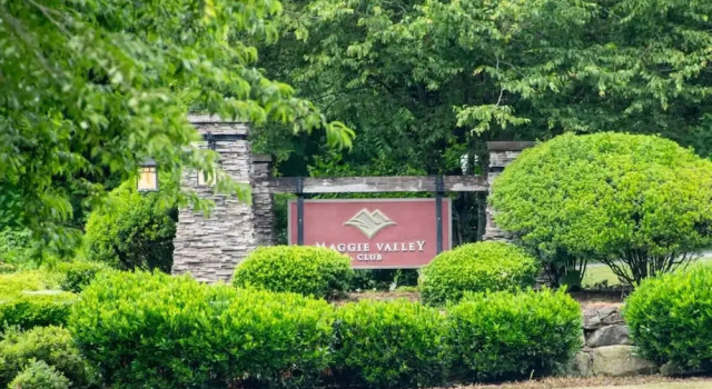Коттедж Scenic 2BR Condo w Porch Pool Near Slope Trails