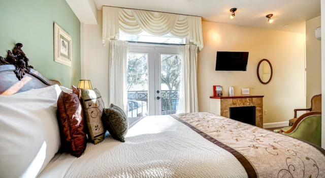 The River Belle Inn, Забронировать Отель «постель и завтрак» Отели в центре Хилдсбург, в центре