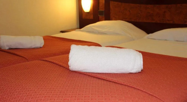 Euro Hotel Sovereign Paris Saint-Denis, Boek Hotel Saint-Denis Seine-Saint-Denis