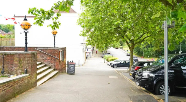 Студия Newly Refurbished Studio, 20mins to London Bridge