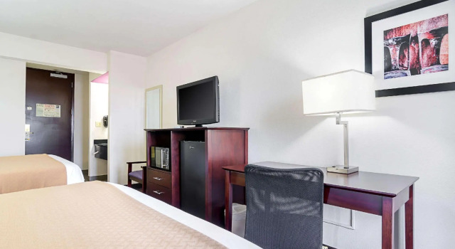 Четырёхместный номер Standard Holiday Inn & Suites Richmond West End by IHG