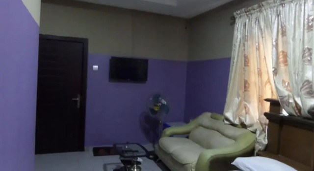De Love Hotel