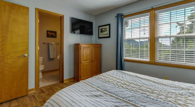 Mtn-view Escape w/ Hot Tub, 9 Mi to Skiing!
