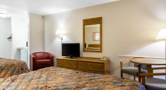 Четырёхместный номер Standard Rodeway Inn Waterford - New London