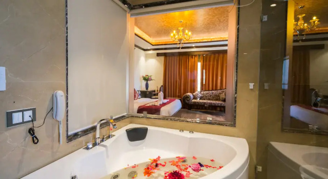 Люкс Royal The Highland Park - A Truly River side Resort