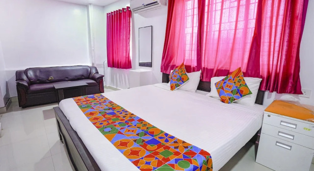Номер Deluxe FabHotel Lloyds Inn I