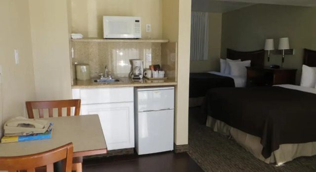 Четырёхместный номер Standard Coronet Motel