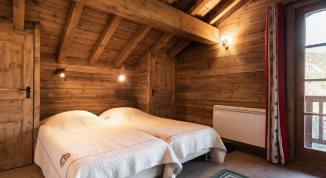 Chalet 5★ à La Clusaz, 8 pers, spa, proche pistes, 4 chambres - FR-1-304-110, Забронировать Шале Виллы Овернь-Рона-Альпы, Вилла