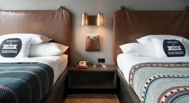 Четырёхместный номер Standard Moxy Louisville Downtown