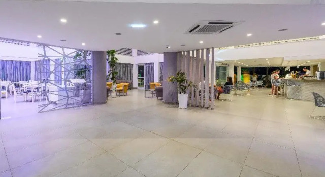 Кровать в общем номере Tasia Maris Sands