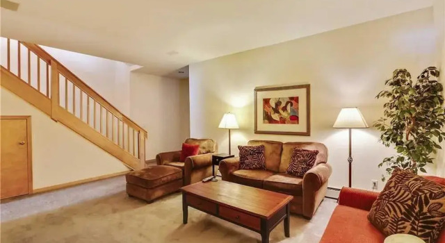 Коттедж с 4 комнатами Pines 101 Ski in out 4 BR Town House