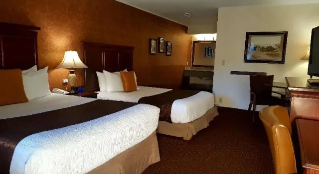 Четырёхместный номер Standard с балконом Best Western Plus Humboldt House Inn