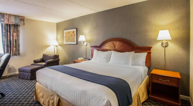 Quality Inn and Suites St Charles - West Chicago