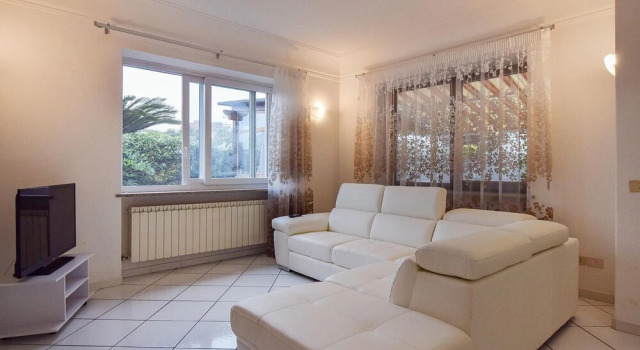 Nice Apartment in Ischia With 3 Bedrooms and Wifi, Buchen Sie Ferienwohnung Ischia Ischia
